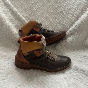 Pikolinos ankle boot in womens size 39. Brand new with no scuffs or markings.